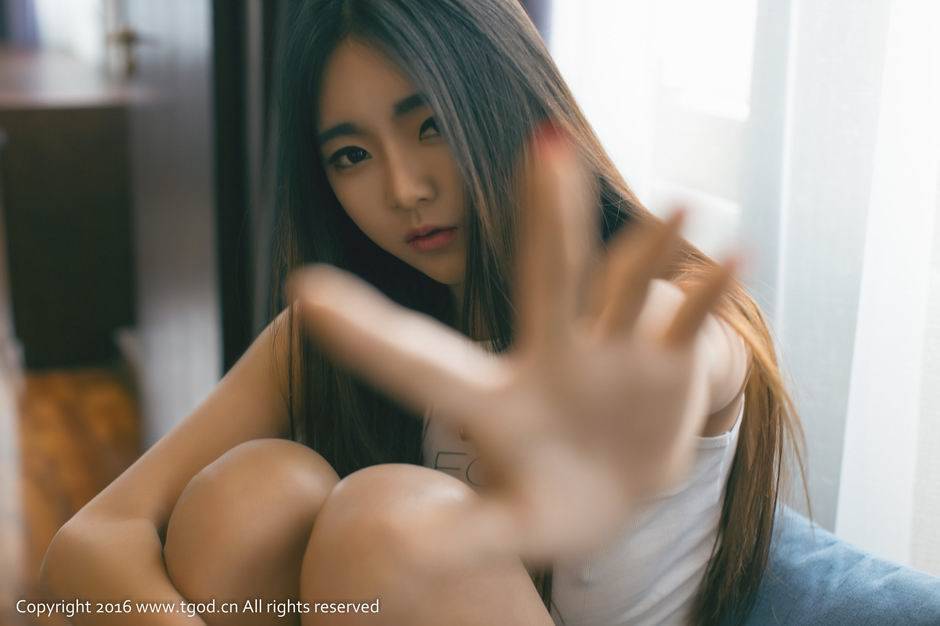 长发清纯女神可乐Vicky大秀美腿翘臀