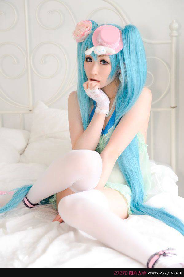 超嫩白皙的嫩嫩美女 可爱初音Cosplay