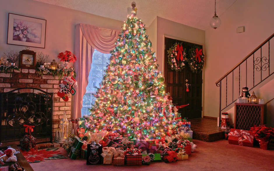 五彩斑斓的圣诞树唯美迷人夜景图