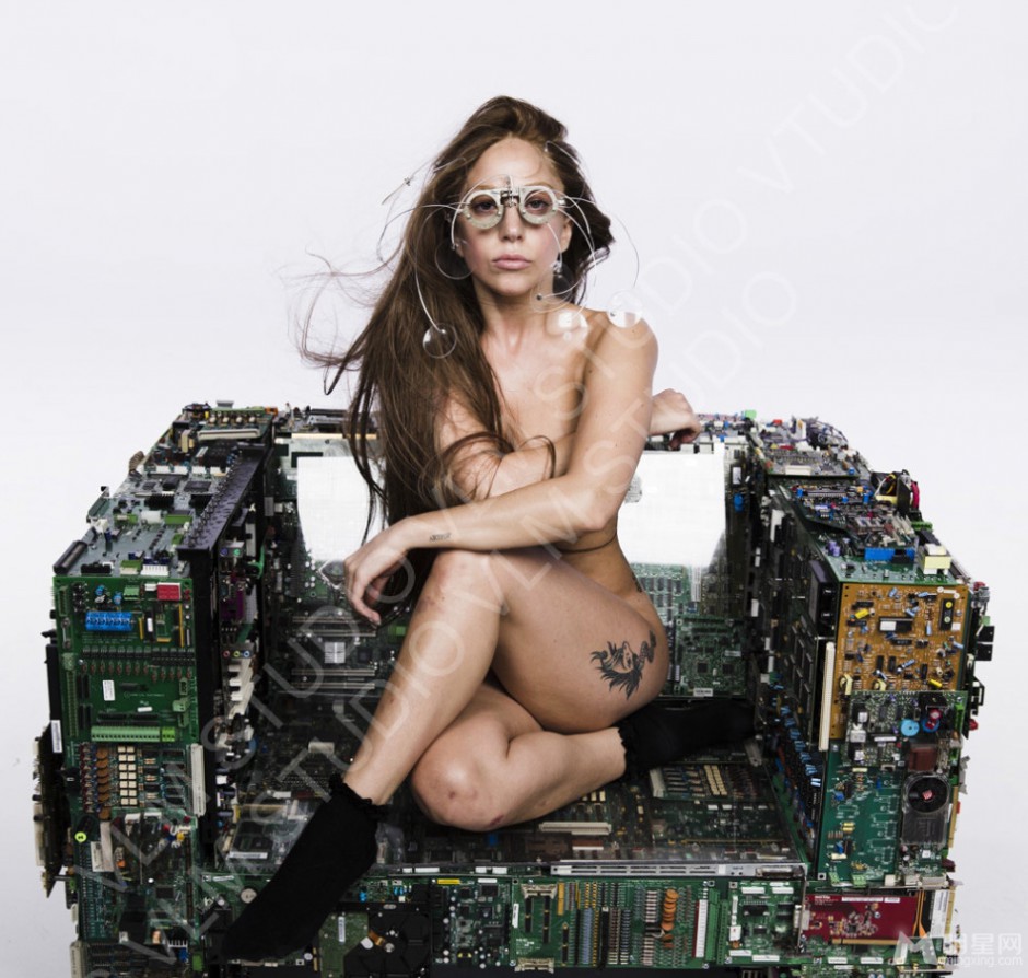 美国女歌手Lady GaGa散发独特个性魅力
