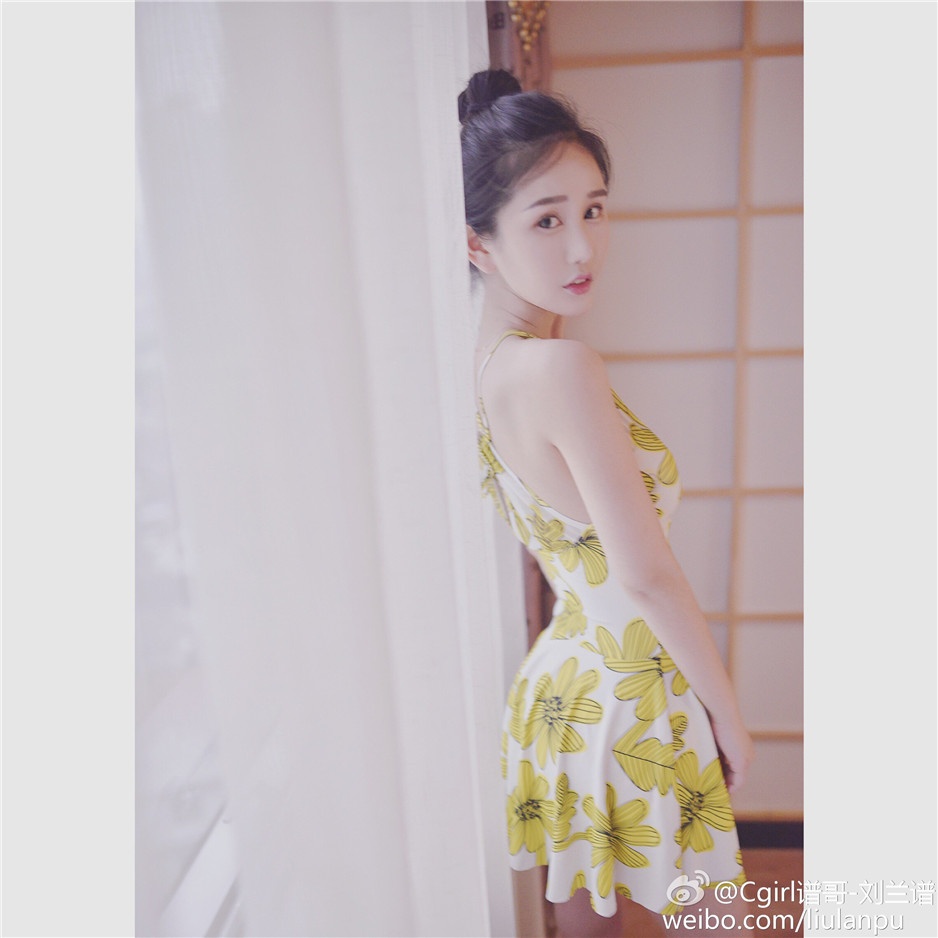 90后超瘦小蛮腰美女刘兰谱微博高清图