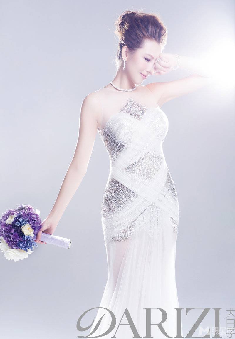 香港演员蔡少芬唯美梦幻婚纱写真