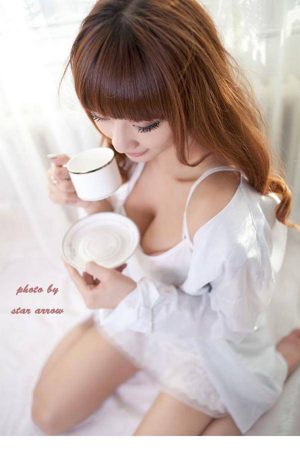 养眼美女白色简约私房美妙迷人壁纸