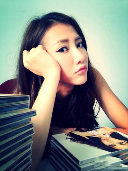 清纯女星弦子俏皮唯美自拍照