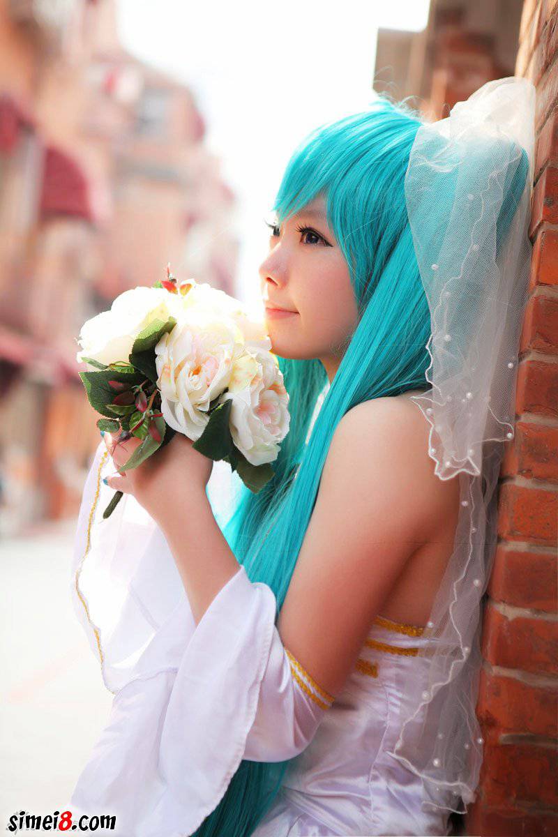 漂亮美眉真人cos初音福利图来了