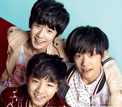 TFboys小正太帅气登陆时尚杂志