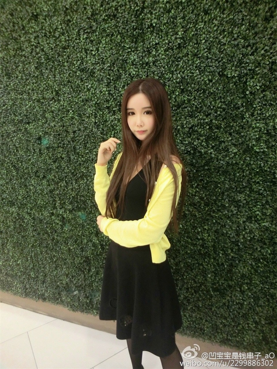90后长发美女校花凹宝宝是钱串子写真照