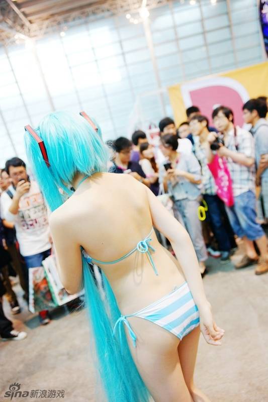 初音条纹内衣cosplay图片
