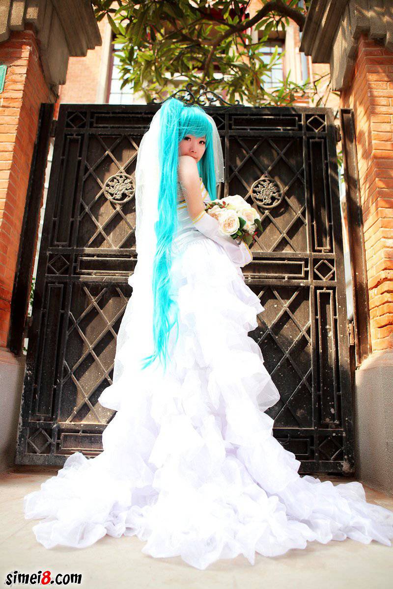 漂亮美眉真人cos初音福利图来了