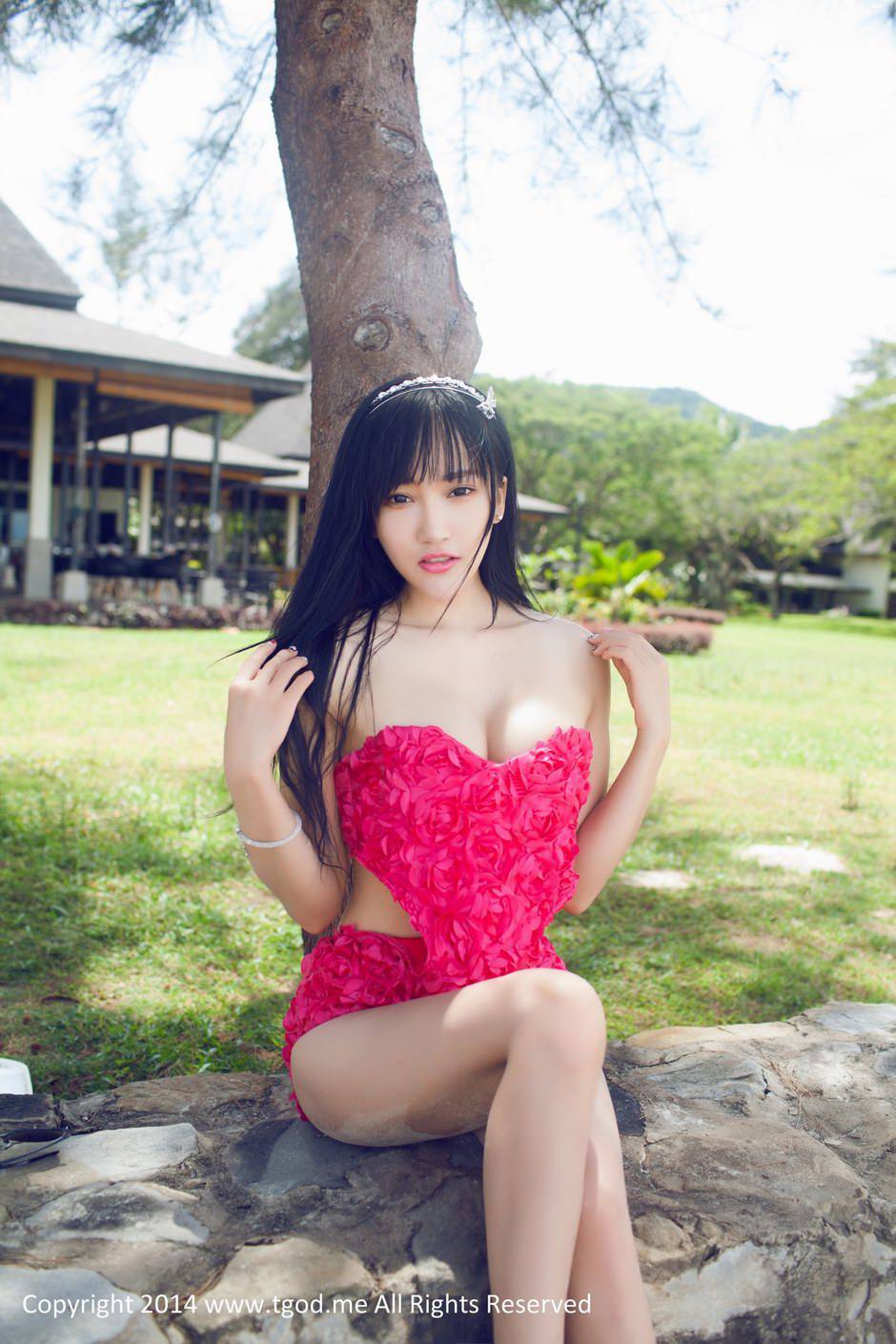 比基尼泳衣女郎杨上萱海边写真