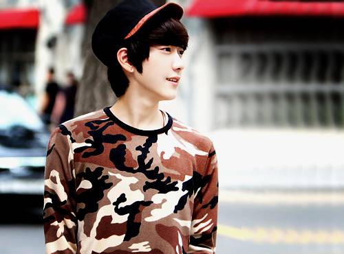 qq皮肤男生帅气迷人