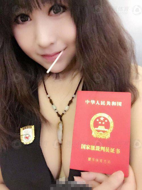 美女裁判点睛赛事 身材傲人颜值爆表(5)