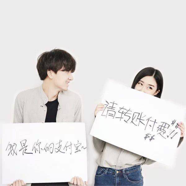 90后唯美甜蜜情侣图片一左一右