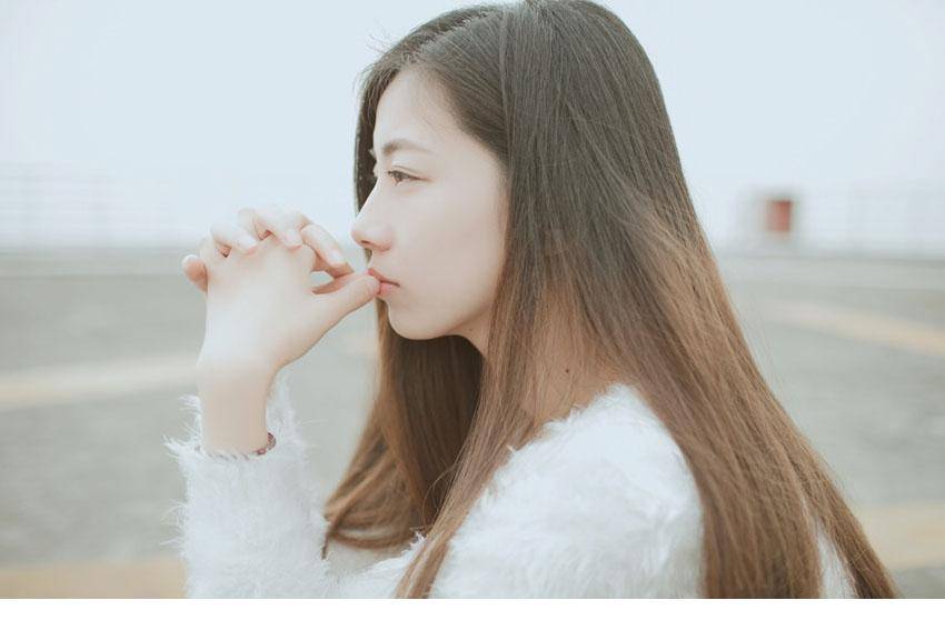 长发清纯美少女清新自然写真