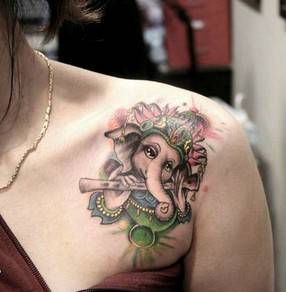 女生肩部唯美大象纹身图片