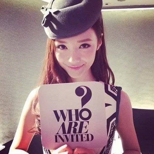 非主流美女甜蜜笑容图