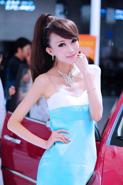 知名模特曲昱曈优雅甜美靓照