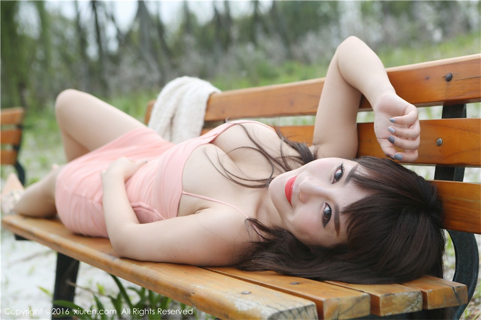 气质美女陈巧蓓大秀美胸长腿高清图片