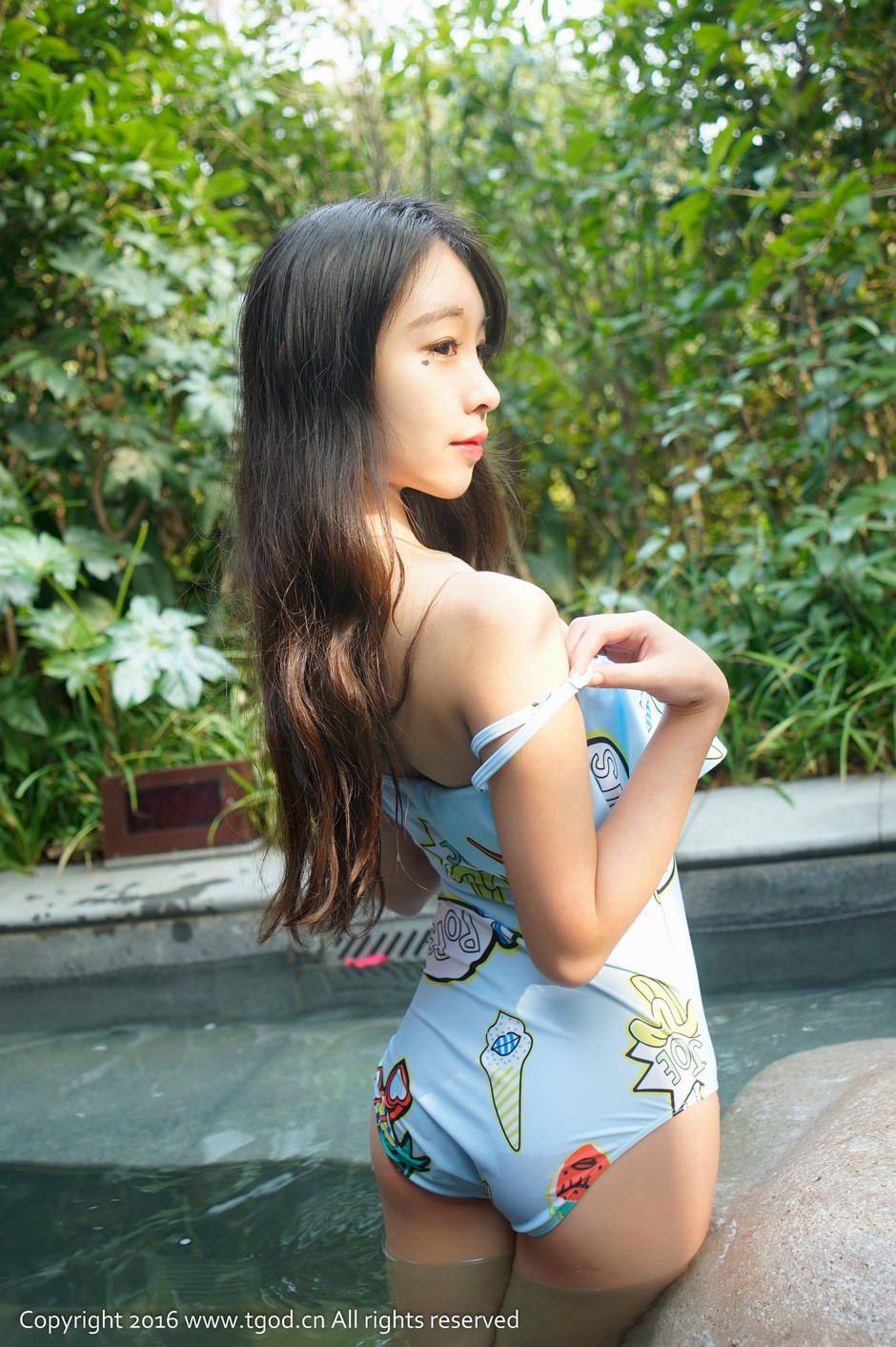 清纯靓丽养眼美少女梓萱Crystal温泉旅拍