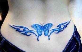 臀部美丽的蝴蝶纹身图片