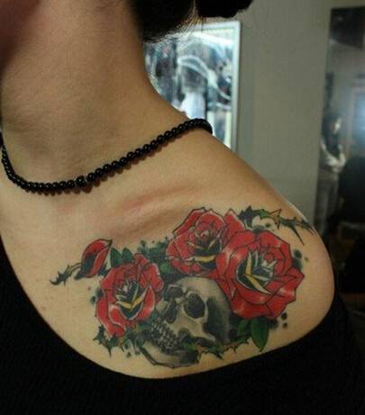 精美玫瑰锁骨纹身图片