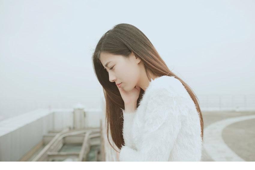 长发清纯美少女清新自然写真