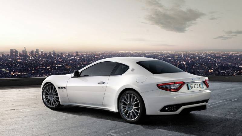 意大利豪车玛莎拉蒂大气登场经典高清壁纸