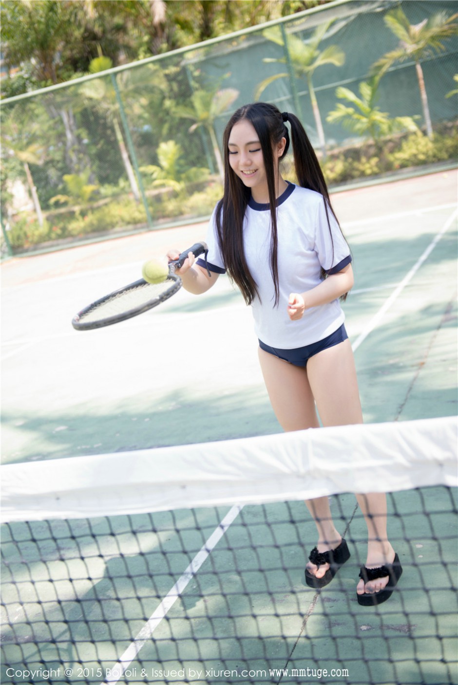极品童颜美女许文婷户外诱人写真集