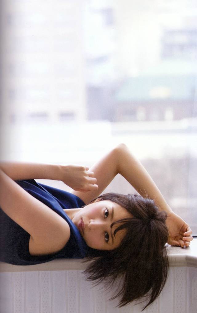 日本女星桥本奈奈未性感狂野写真