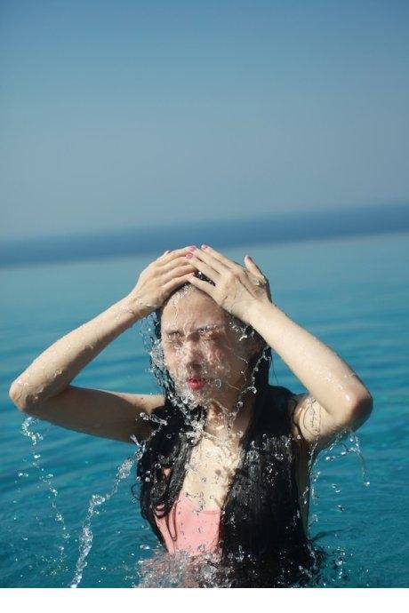 张辛苑唯美复古长裙迷人写真组图