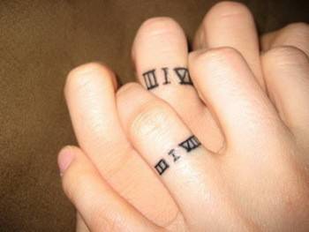 不变的承诺浪漫情侣指间纹身