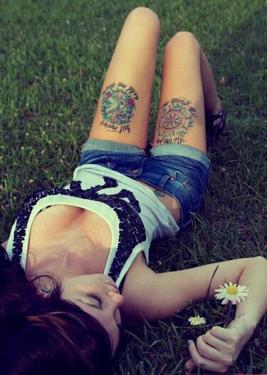 欧美时尚女生潮流腿部纹身图案