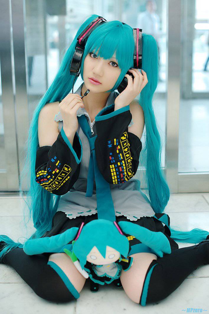 葱娘初音未来神还原Cosplay写真秀