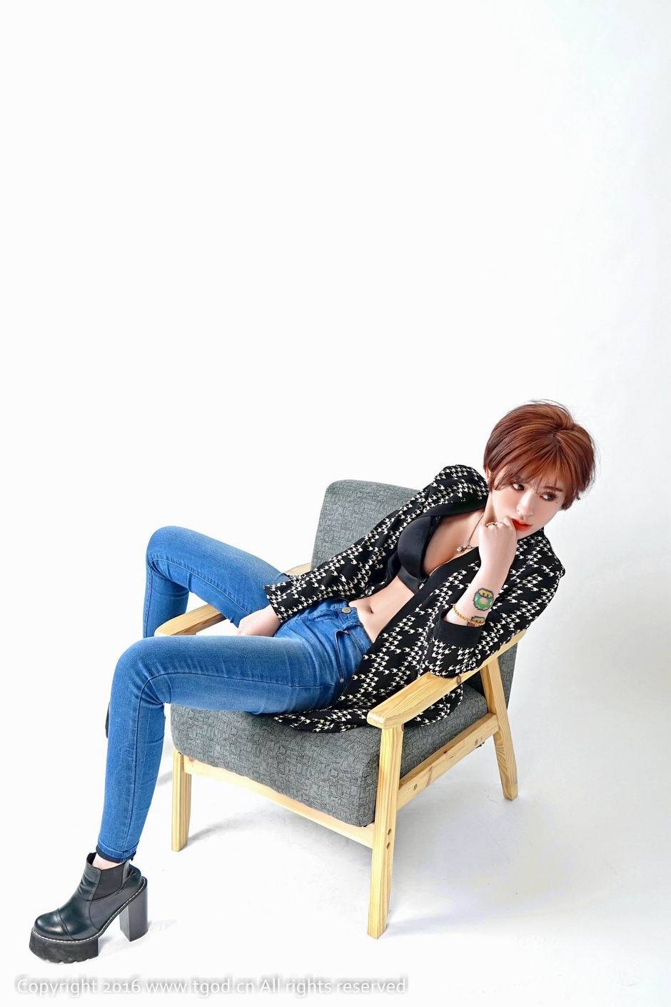 短发中性美女赵亚男野性写真