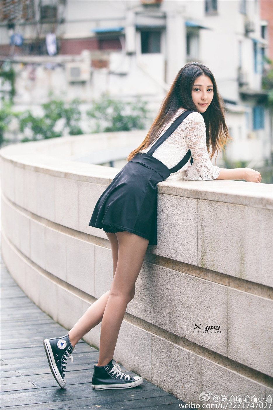 90后气质美少女唯美清凉街头写真