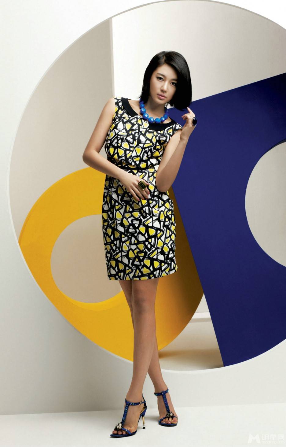 韩国女明星尹恩惠优雅时尚装扮迷人写真