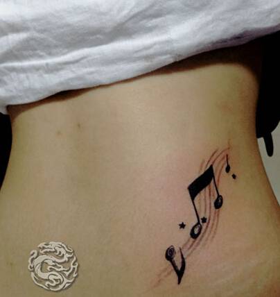 音乐符号腰部纹身图案大全
