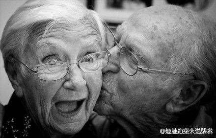 老年情侣的爱情图片