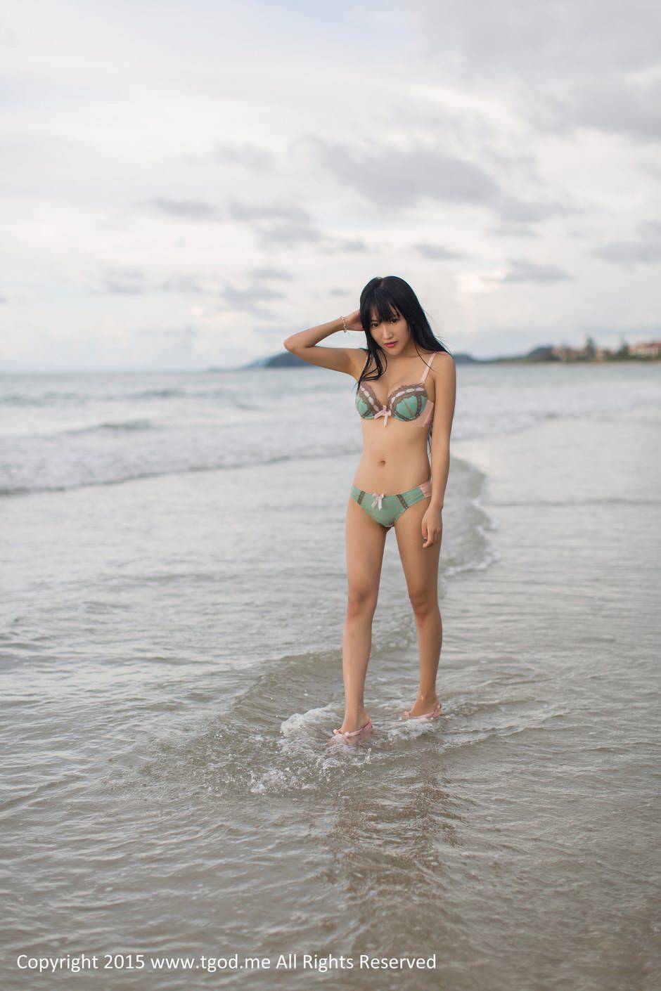 中国性感模特杨上萱大秀傲人身材