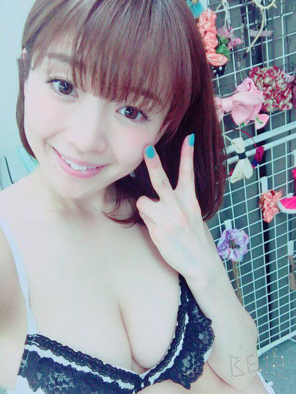 日本清新养眼妹子美胸诱惑照