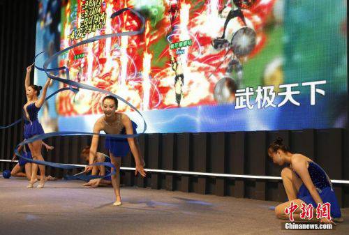 Chinajoy上海开幕 showgirl“玩坏”观众(6)