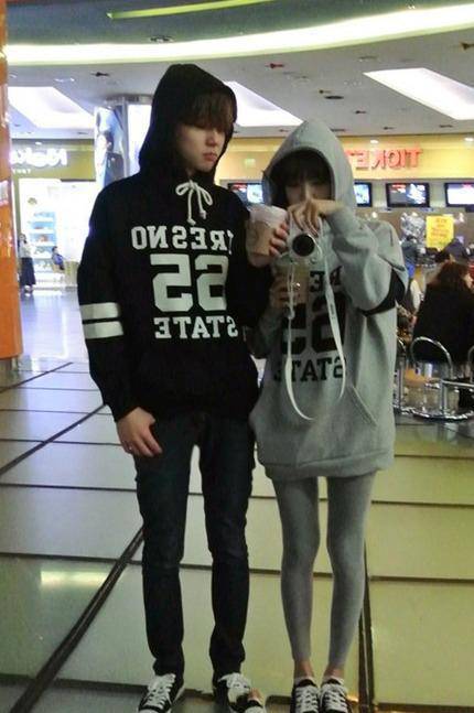 萌情侣图片一左一右唯美浪漫