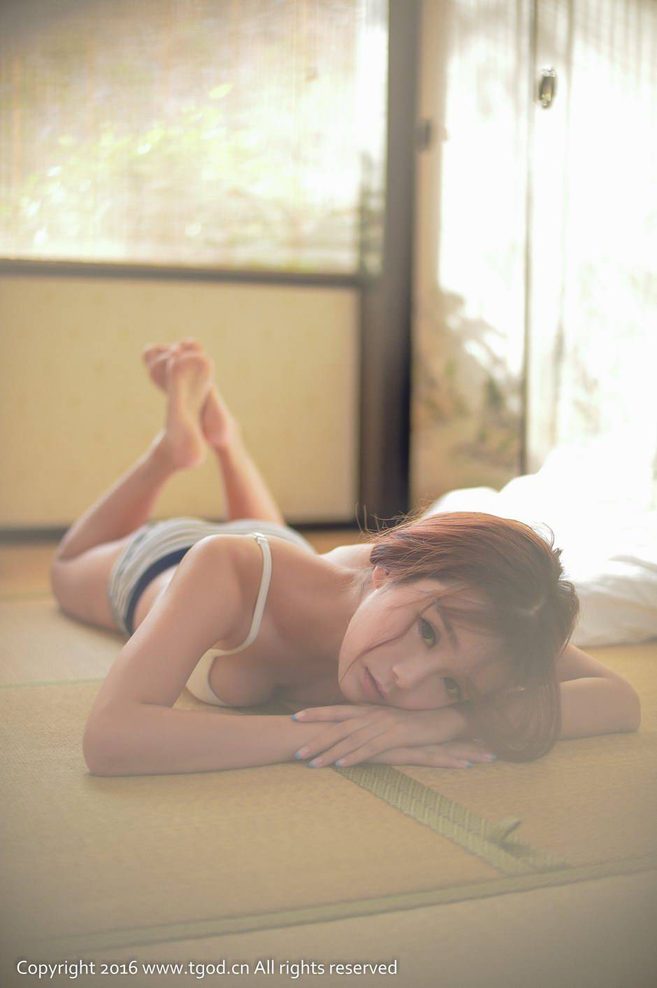 极品校花美女小九Vin化身童话公主