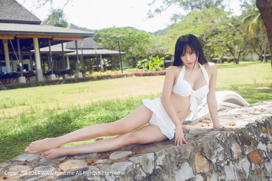 比基尼泳衣女郎杨上萱海边写真