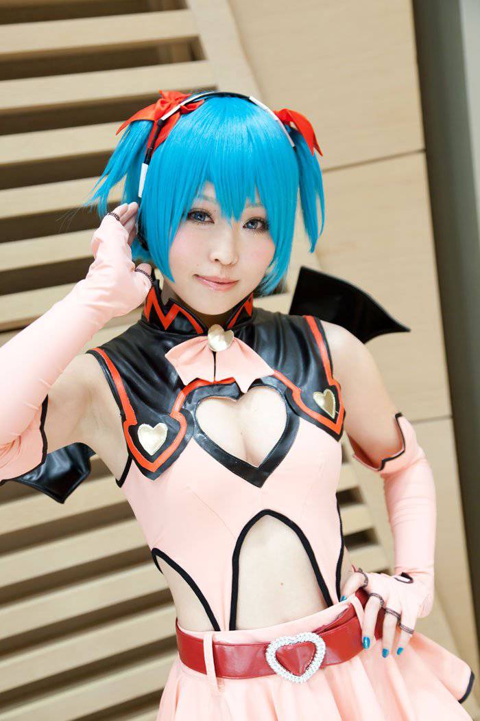 萝莉cosplay萌出宅男爱慕之心