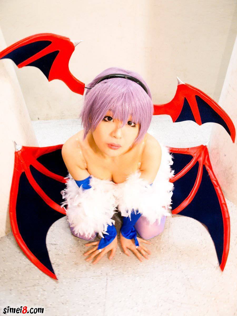 清纯学生妹cosplay恶魔战士莫妮卡