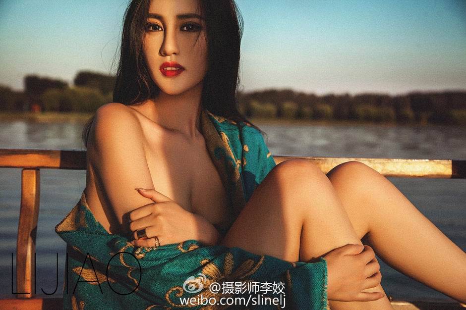 90后性感女神麻艘小妮子时尚写真大片