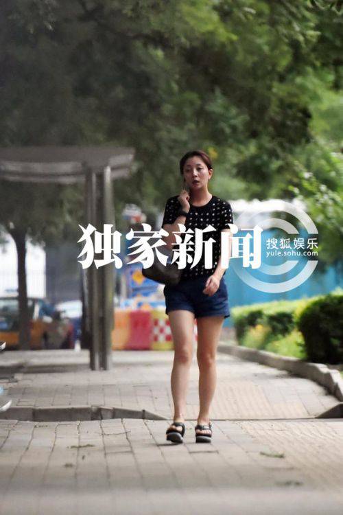 殷桃逛街发现拍摄大喊:把我拍漂亮点(3)