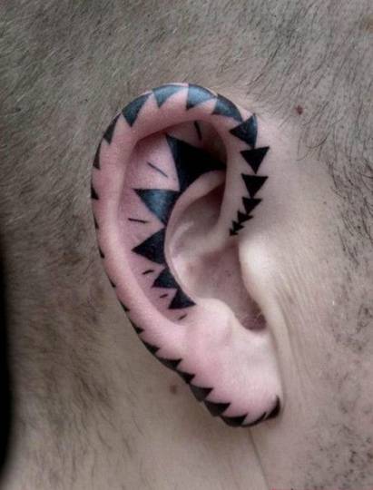 耳部艺术男士刺青纹身图片
