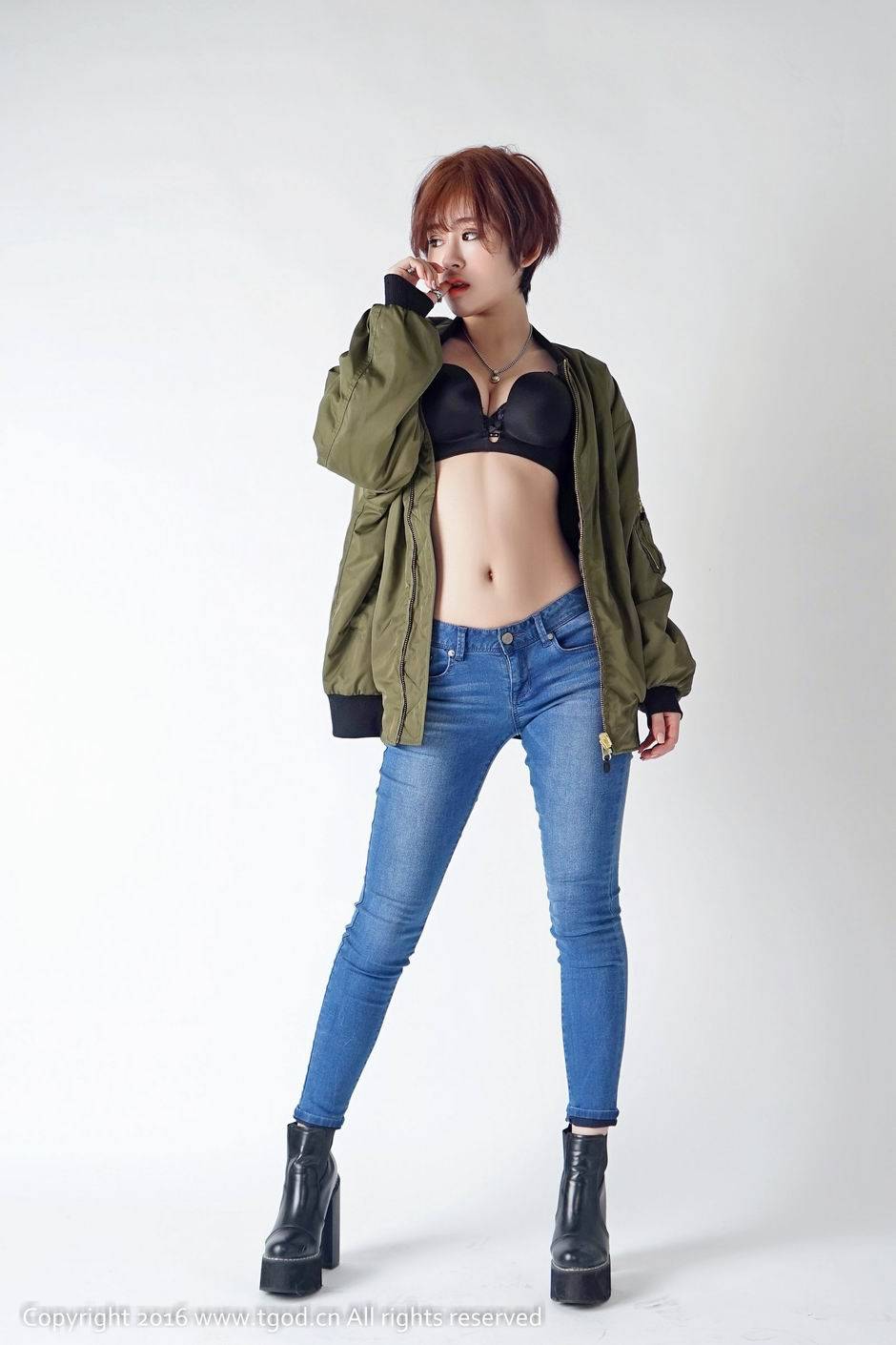 短发中性美女赵亚男野性写真